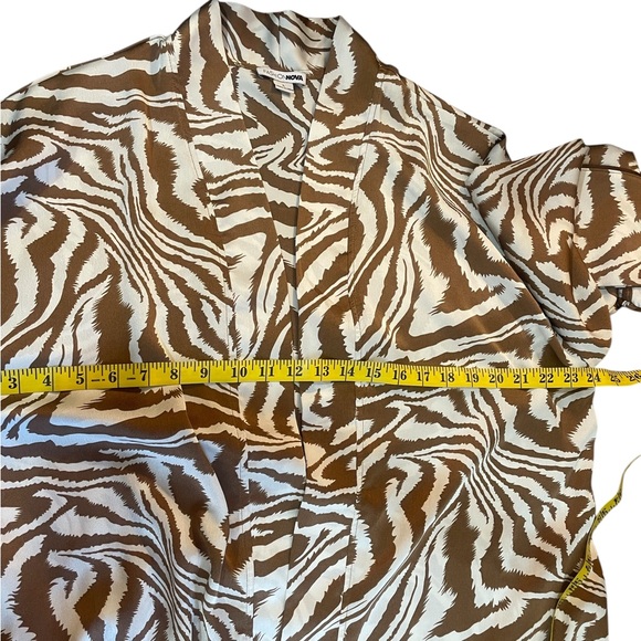 Zebra print Elegant Taupe,brown,white Kimono, Large - Picture 6 of 9